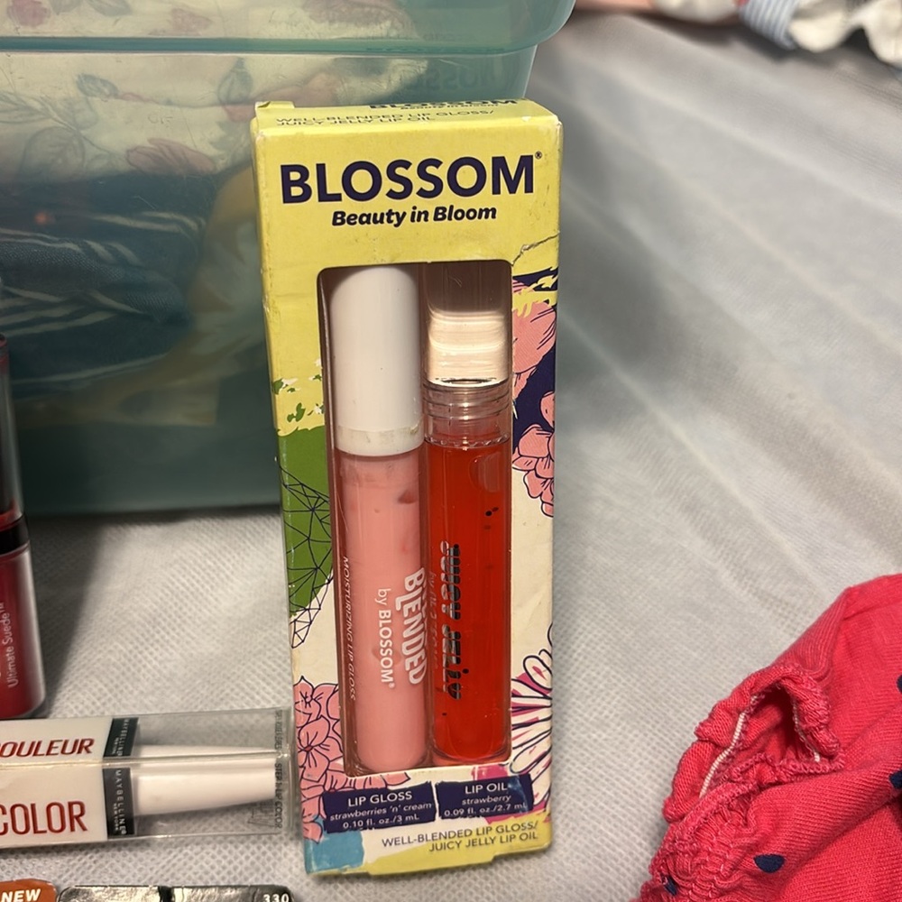 Assorted Makeup Collection - Picture 4 of 5